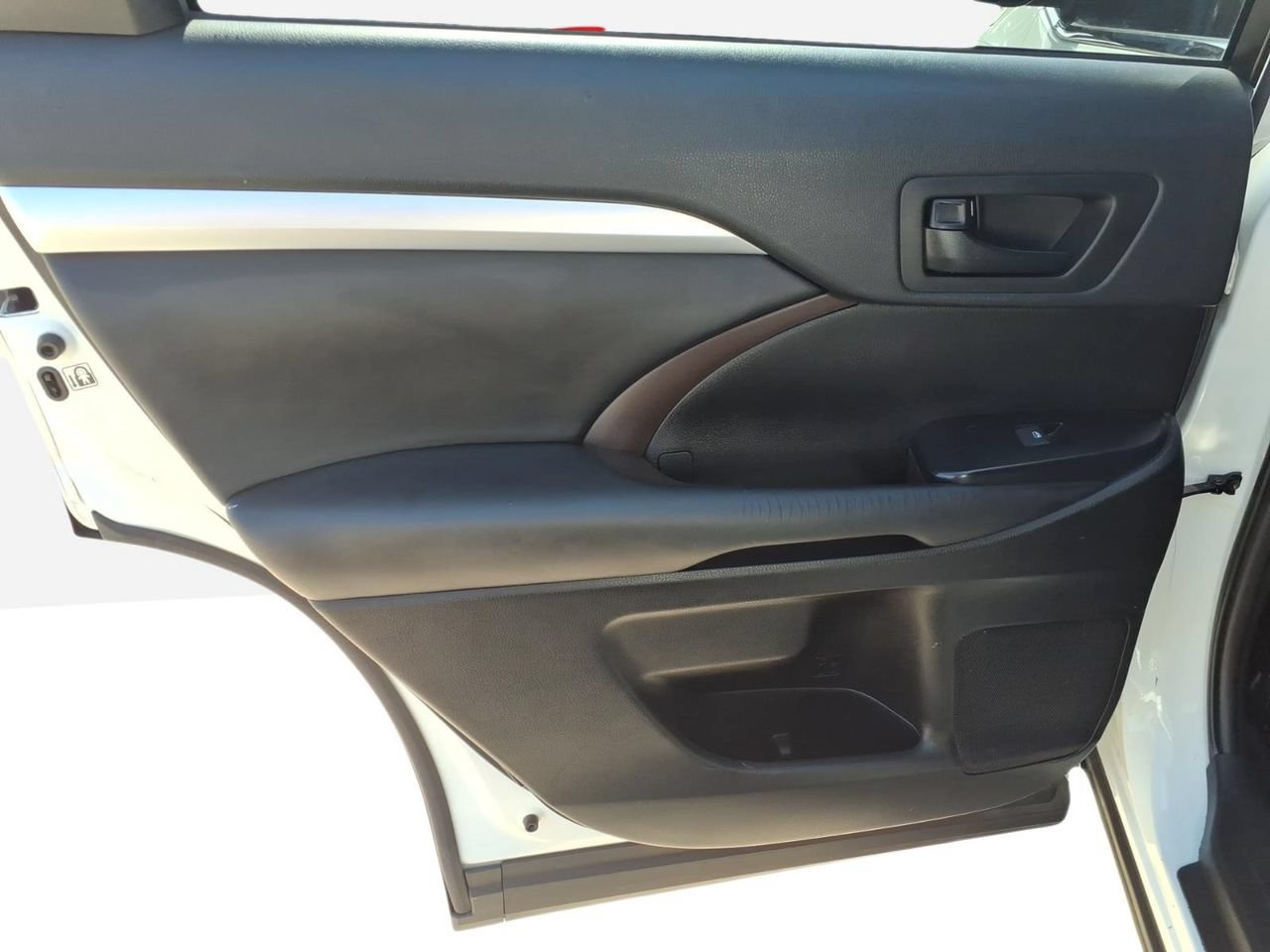 Used 2019 Toyota Highlander Plus FWD image 12