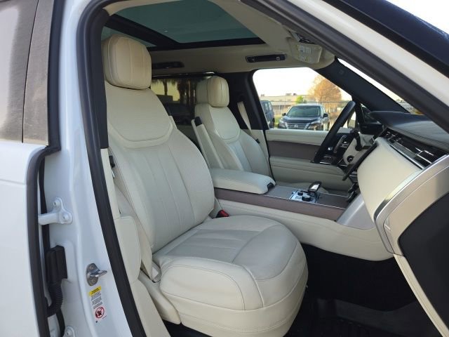Used 2023 Land Rover Range Rover Long Wheelbase SE image 13