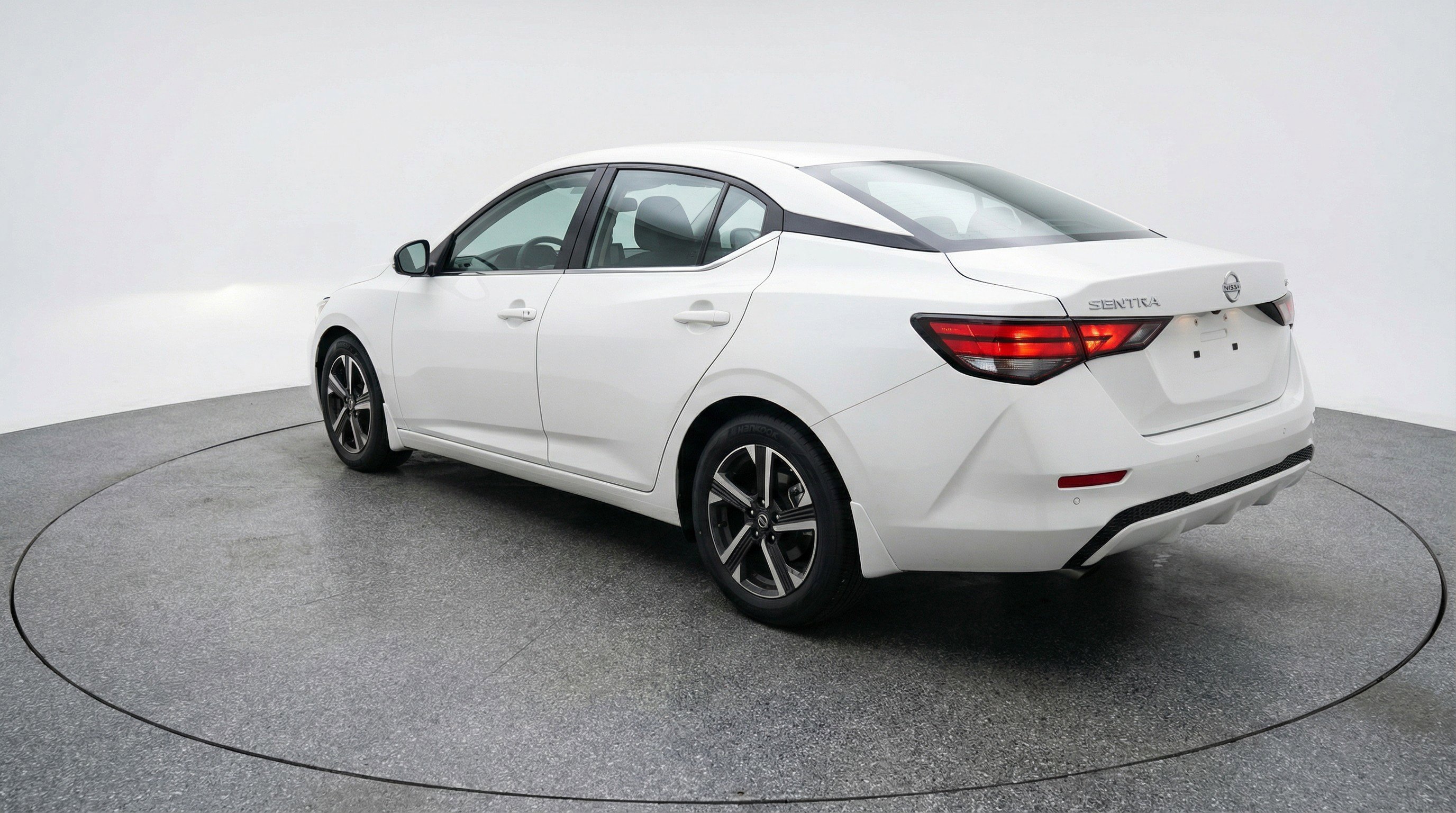 Used 2025 Nissan Sentra SV image 6