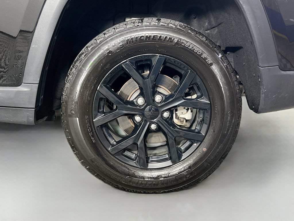Used 2025 Jeep Grand Cherokee Altitude AWD/4WD image 28