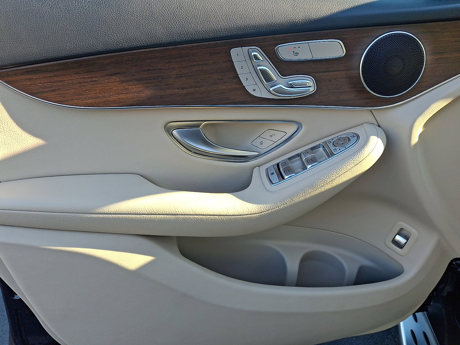 Used 2022 Mercedes-Benz GLC 300 4MATIC image 12