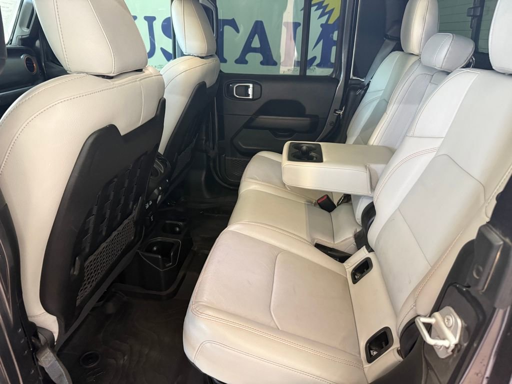Used 2022 Jeep Gladiator Mojave w/ Cold Weather Group image 17