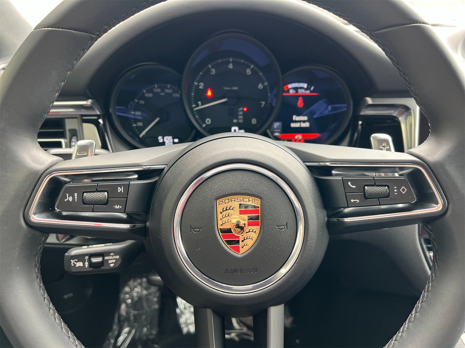 Used 2025 Porsche Macan image 26