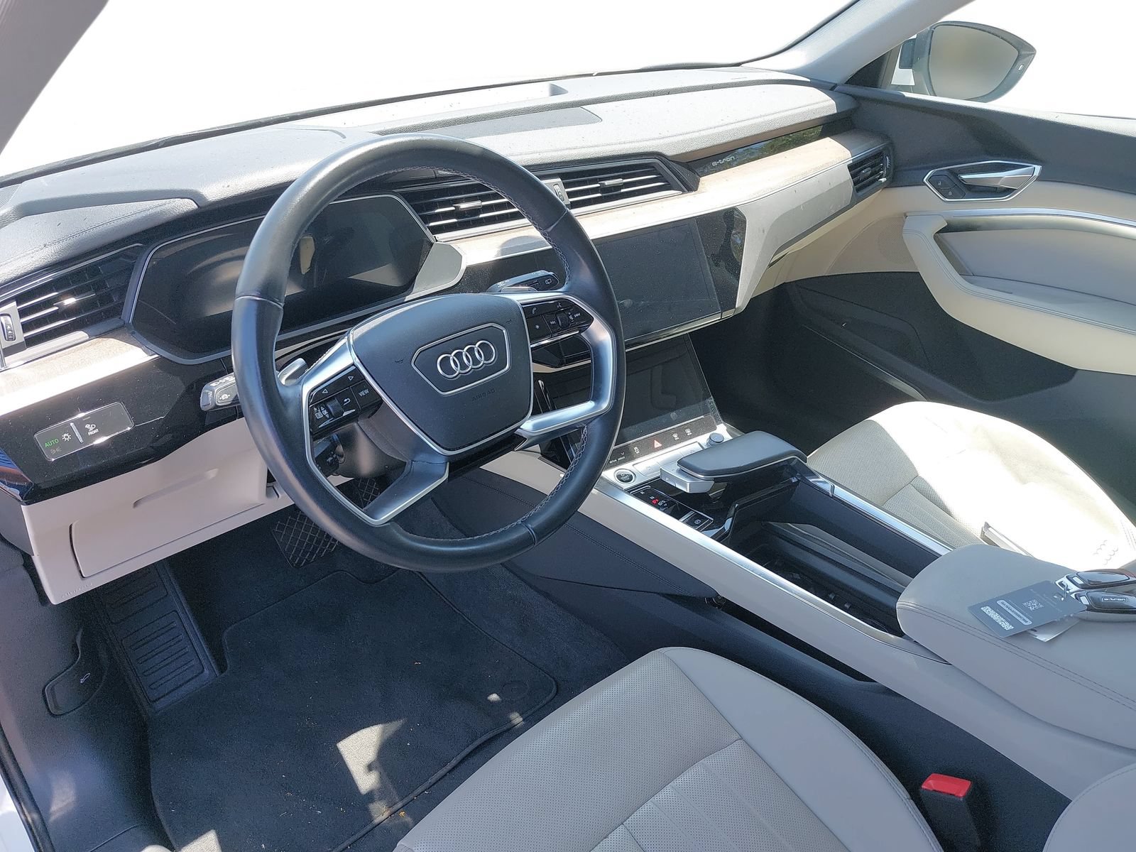 Used 2024 Audi Q8 e-tron Premium Plus w/ Premium Plus Package AWD/4WD image 5