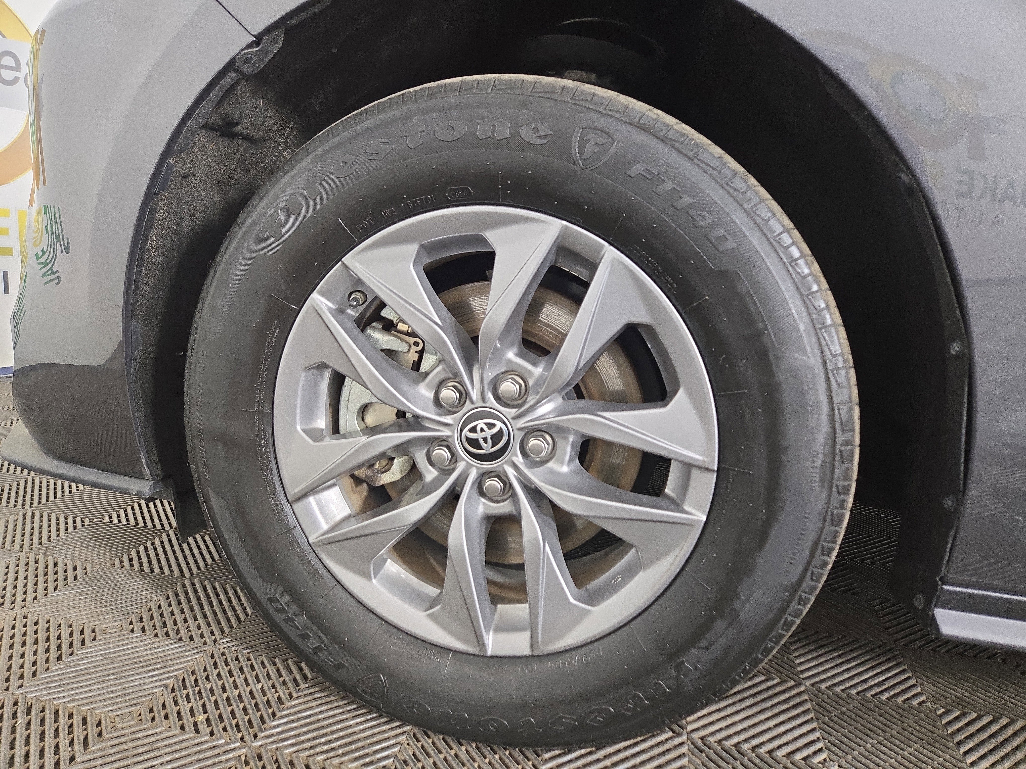 Used 2025 Toyota Sienna LE image 33