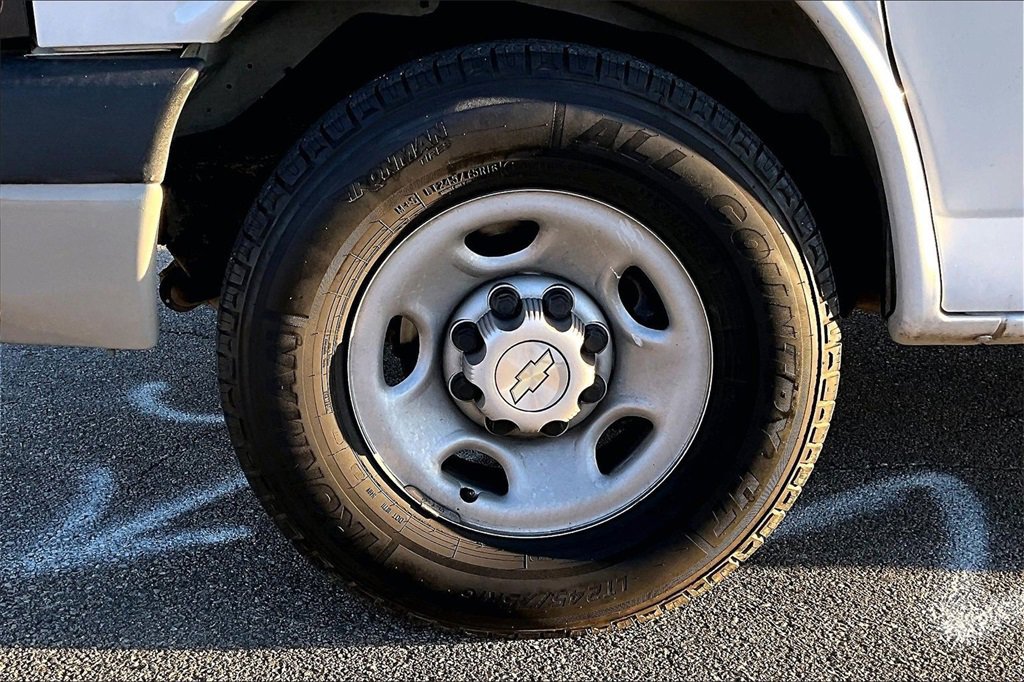 Used 2022 Chevrolet Express 2500 Extended w/ Driver Convenience Package image 8