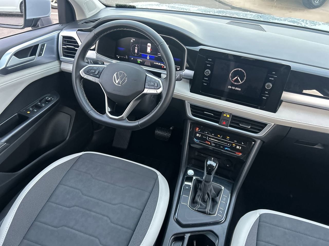 Certified 2025 Volkswagen Taos SE w/ Panoramic Sunroof Package FWD image 10