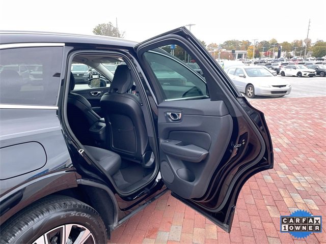 Used 2023 Volvo XC60 B5 Plus image 29