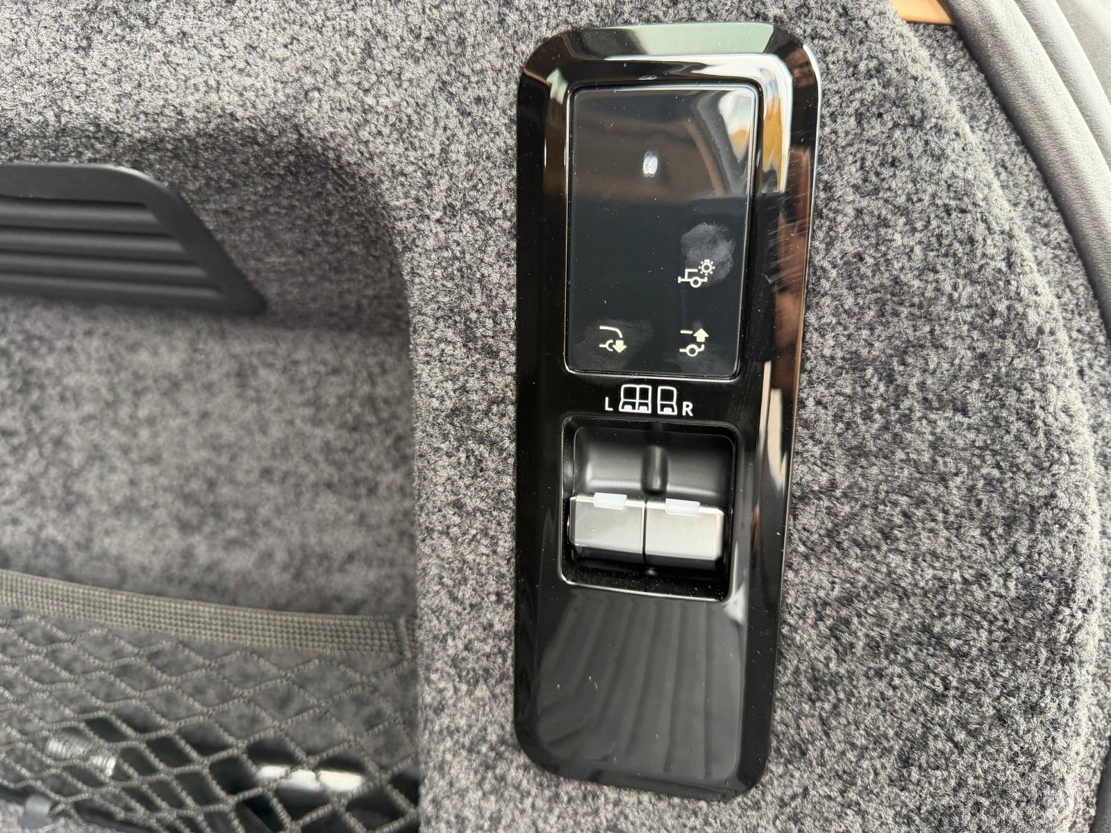 Used 2024 Land Rover Range Rover SE image 31