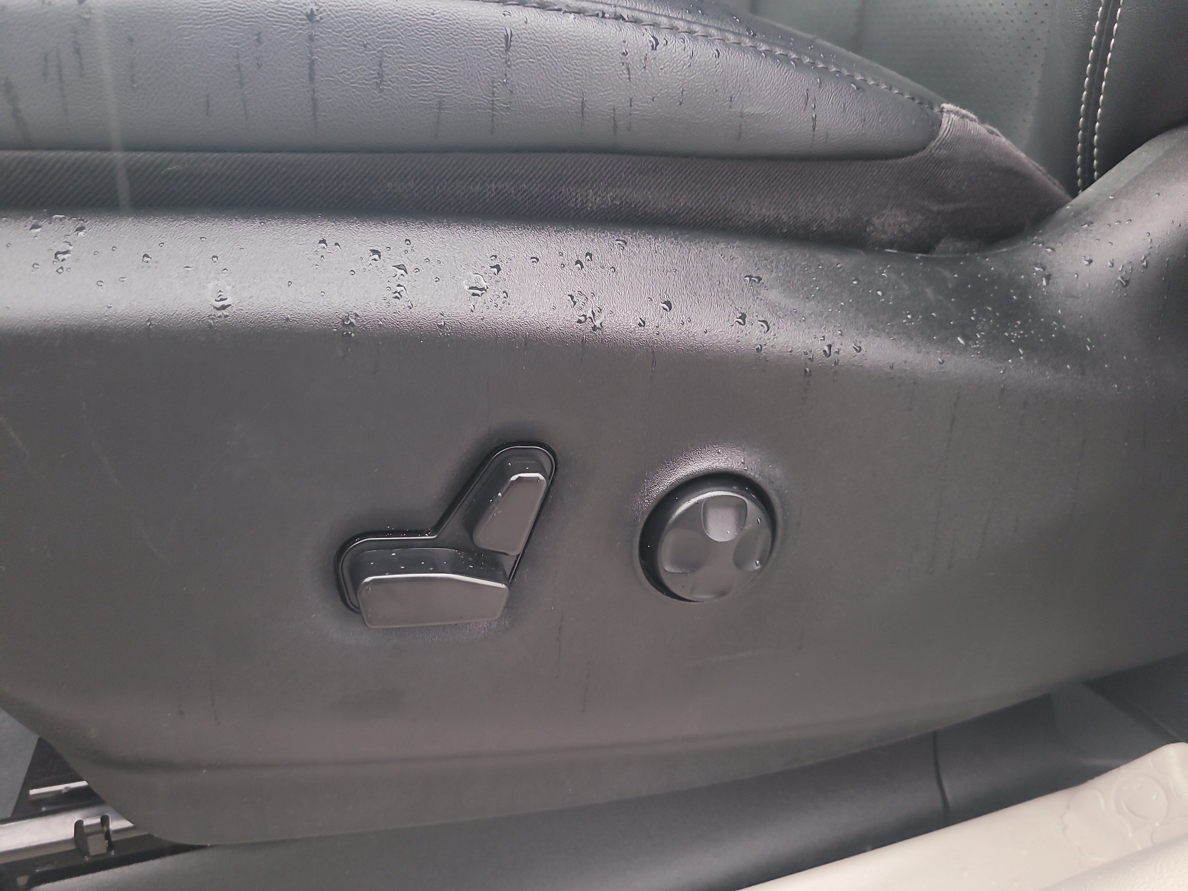 Used 2024 Chrysler Pacifica Touring-L FWD image 17