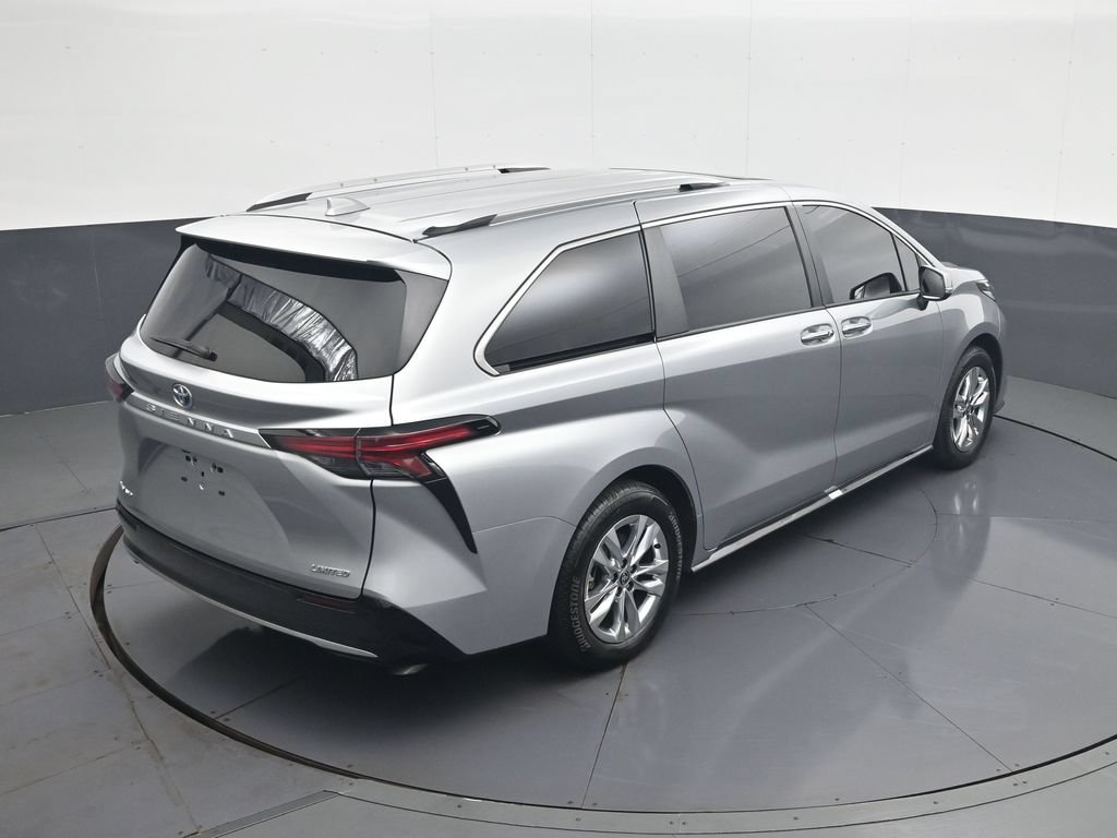 Used 2025 Toyota Sienna Limited AWD/4WD image 19