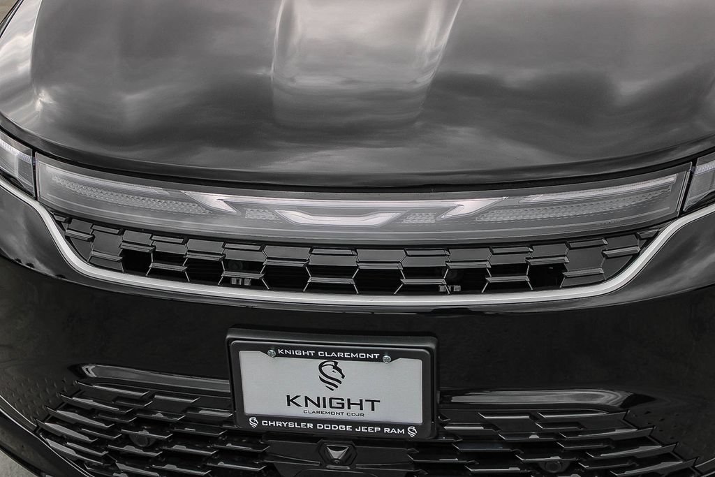 New 2027 Chrysler Pacifica Select FWD image 6
