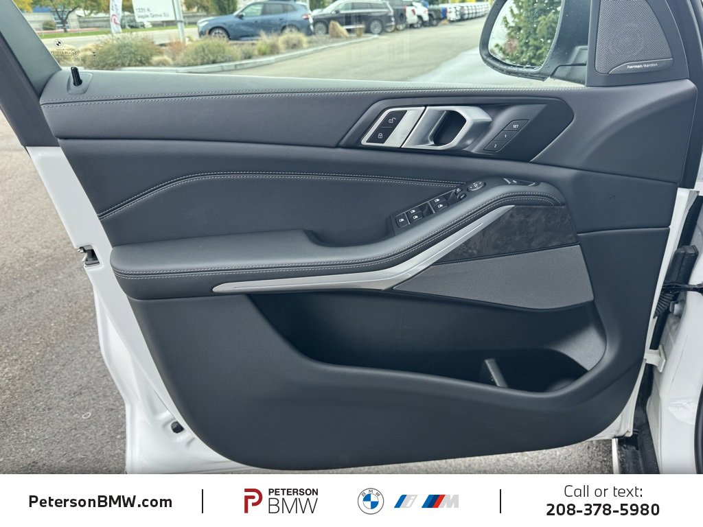 Used 2024 BMW X5 xDrive40i w/ Premium Package image 15
