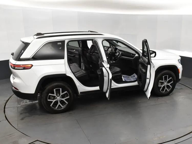 Used 2024 Jeep Grand Cherokee Limited image 6