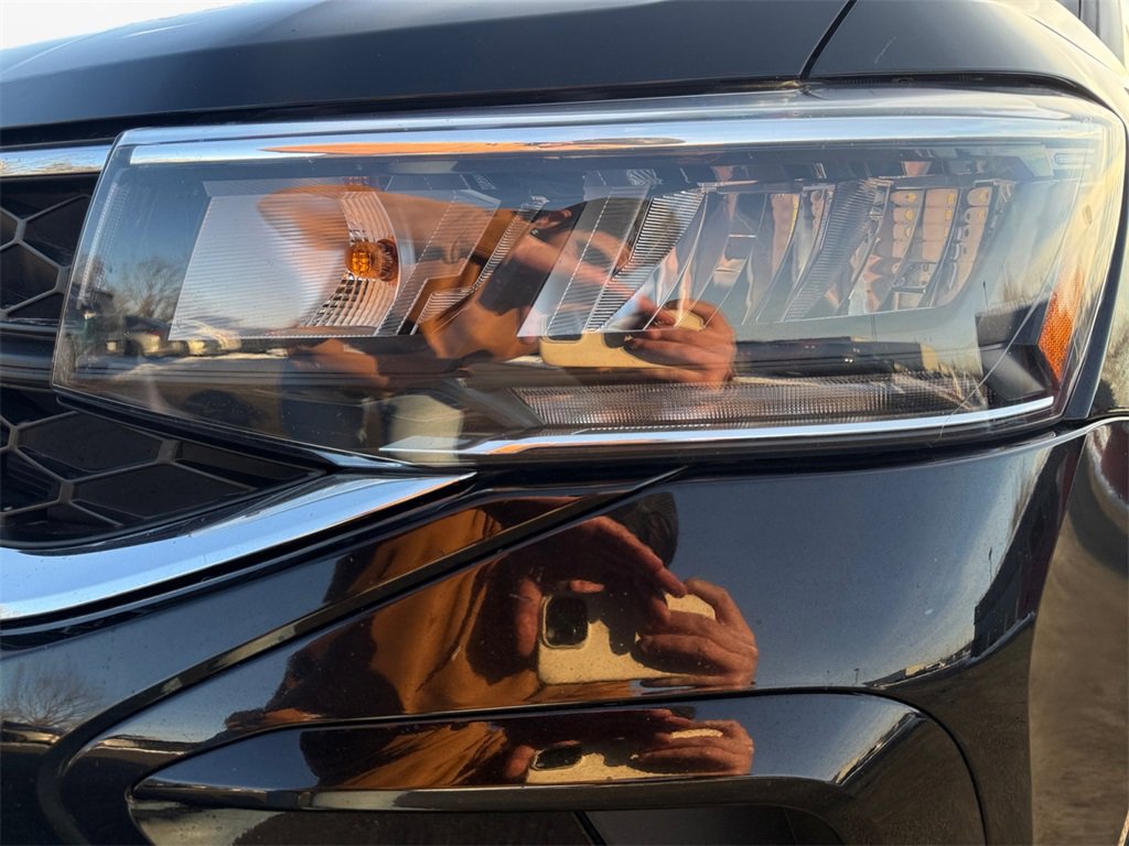 Used 2024 Volkswagen Taos SE image 22