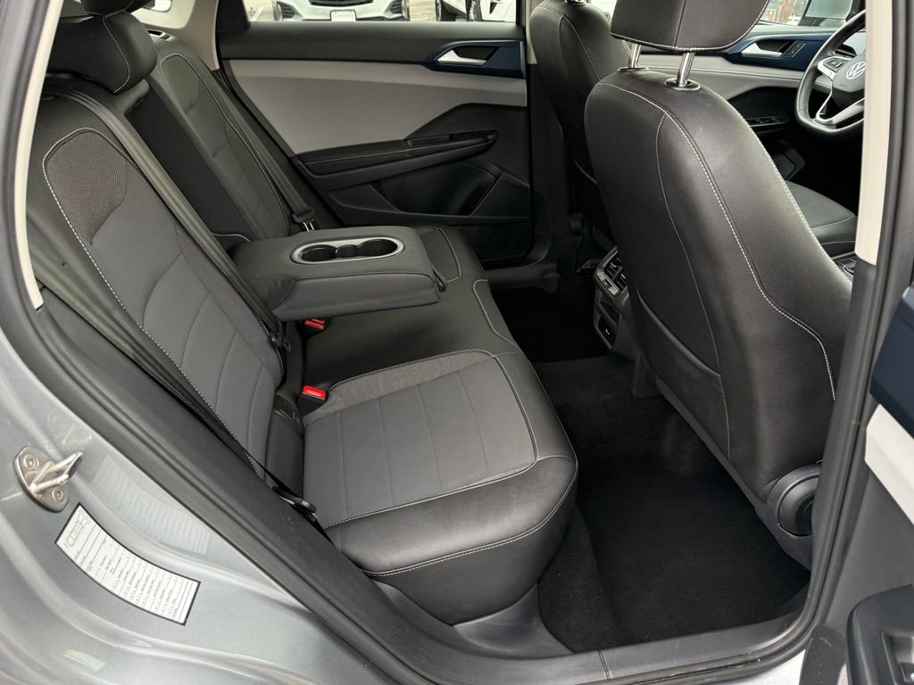 Used 2024 Volkswagen Taos SE image 13