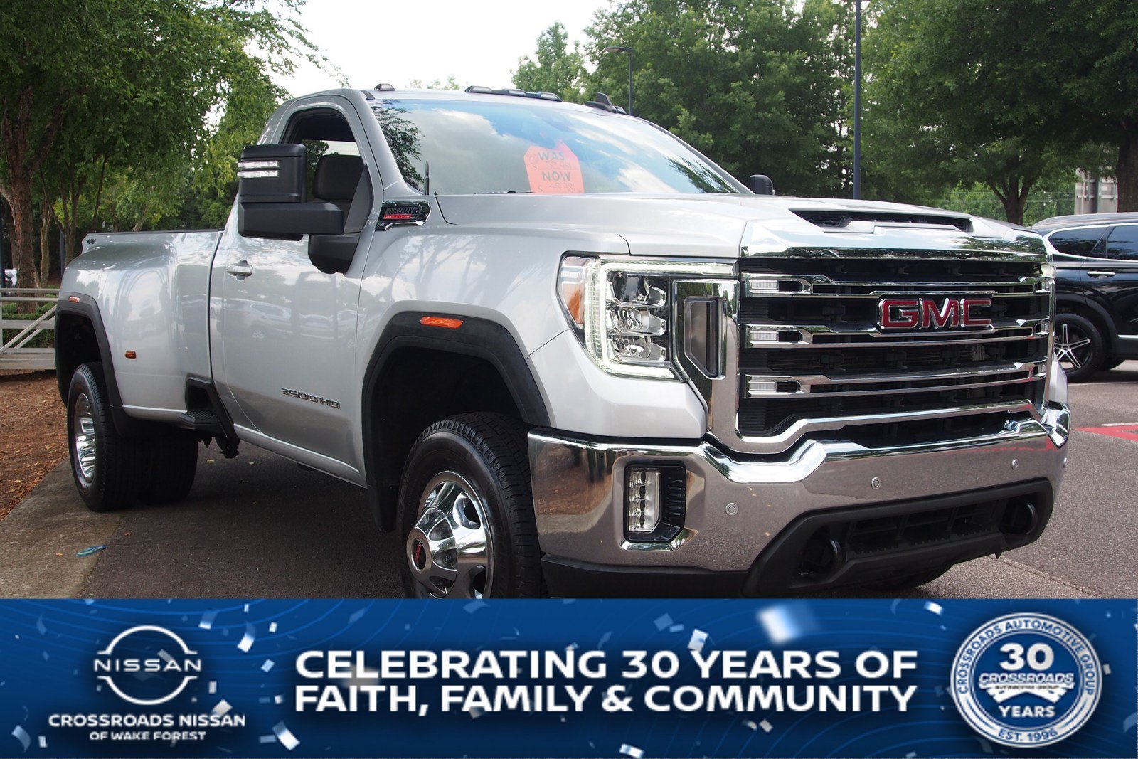 Used 2022 GMC Sierra 3500 SLE w/ SLE Convenience Package AWD/4WD image 1
