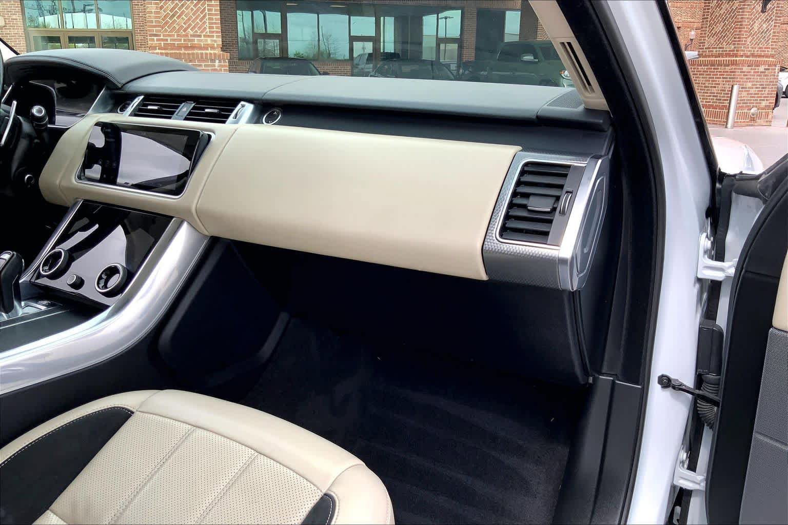 Used 2019 Land Rover Range Rover Sport Supercharged AWD/4WD image 19