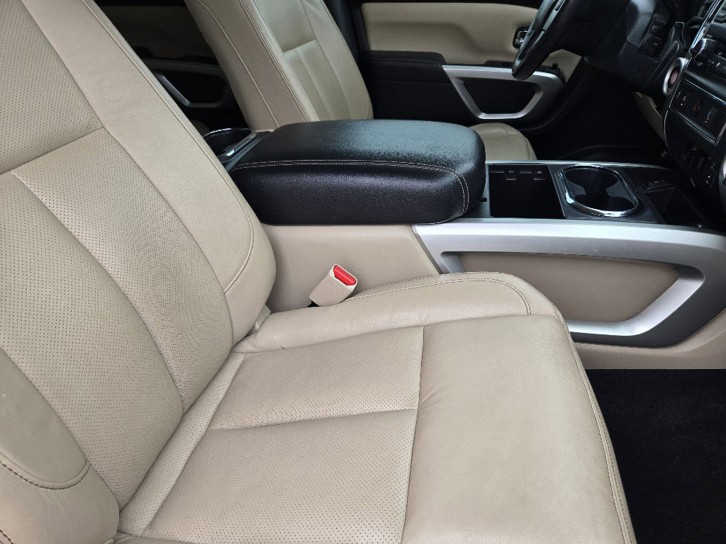 Used 2017 Nissan Titan SL image 19