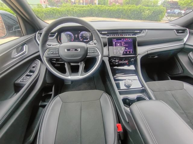 Used 2025 Jeep Grand Cherokee L Altitude RWD image 35