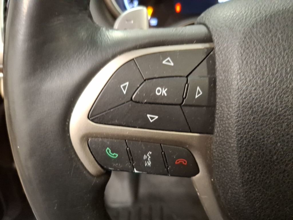 Used 2015 Jeep Grand Cherokee Limited w/ Luxury Group II image 21