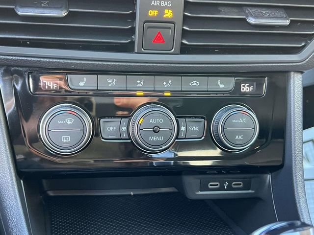 Certified 2023 Volkswagen Jetta SE w/ Panoramic Sunroof Package image 32