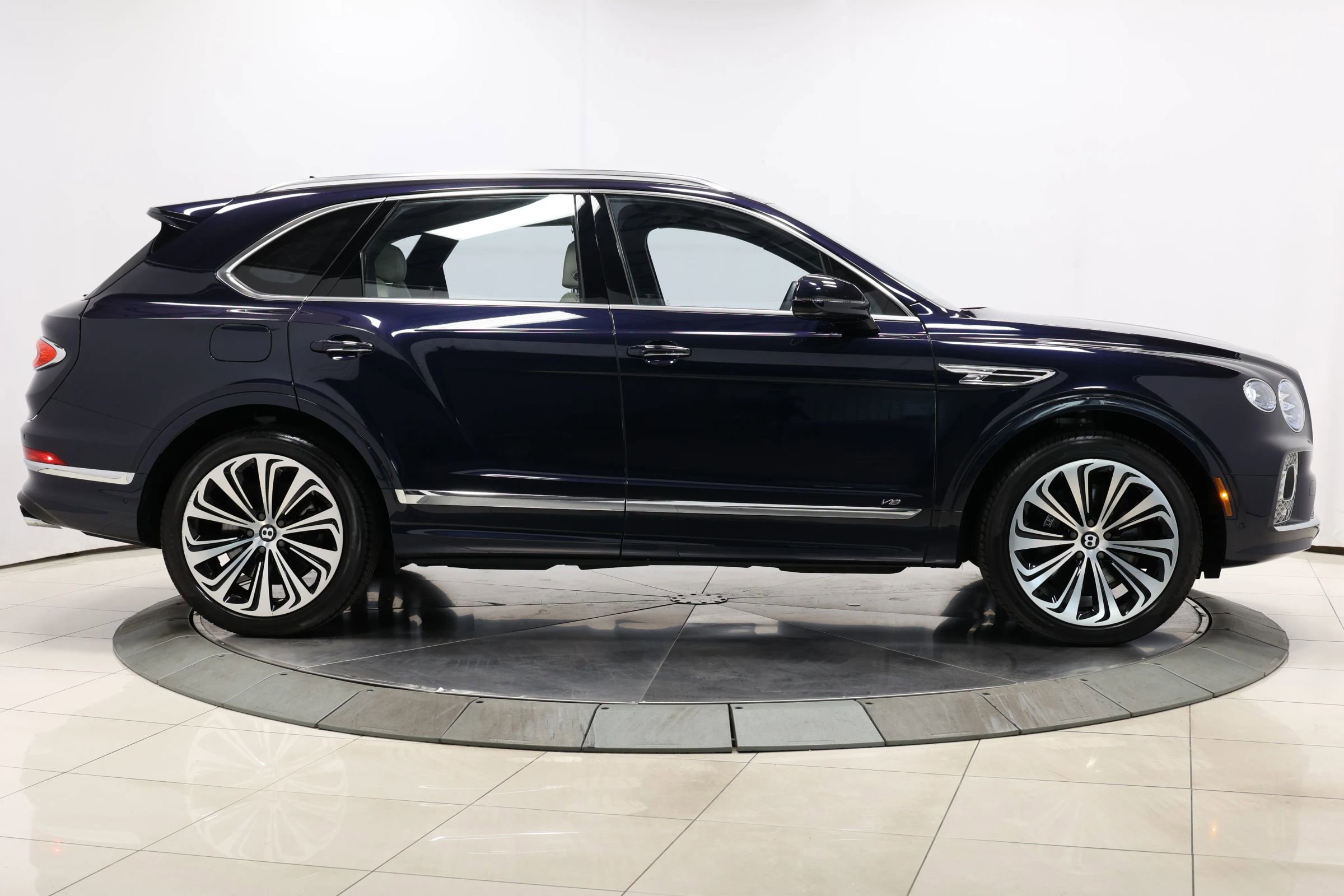 Used 2022 Bentley Bentayga image 89