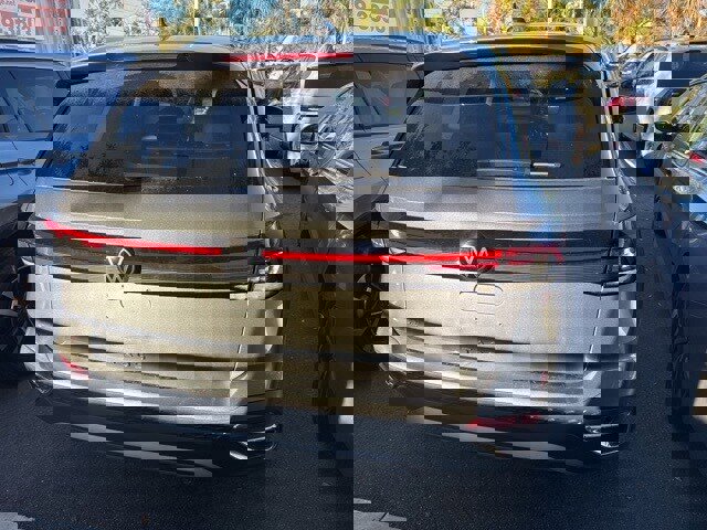 Used 2025 Volkswagen Taos SE image 8