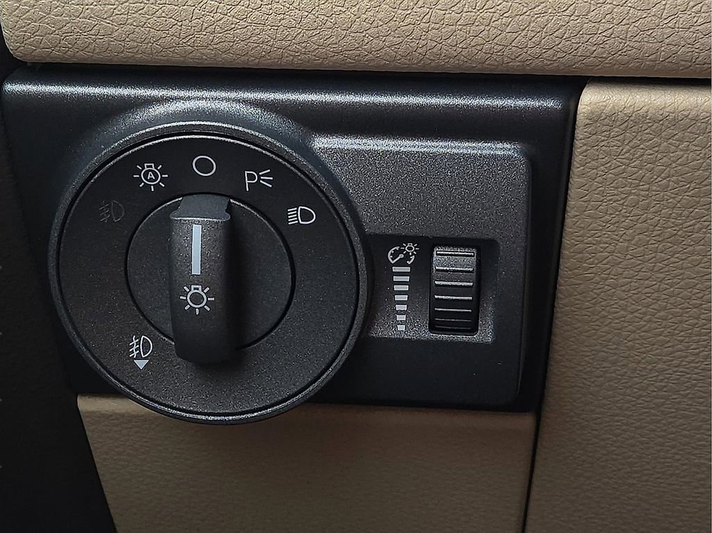Used 2010 Lincoln MKX Base image 18