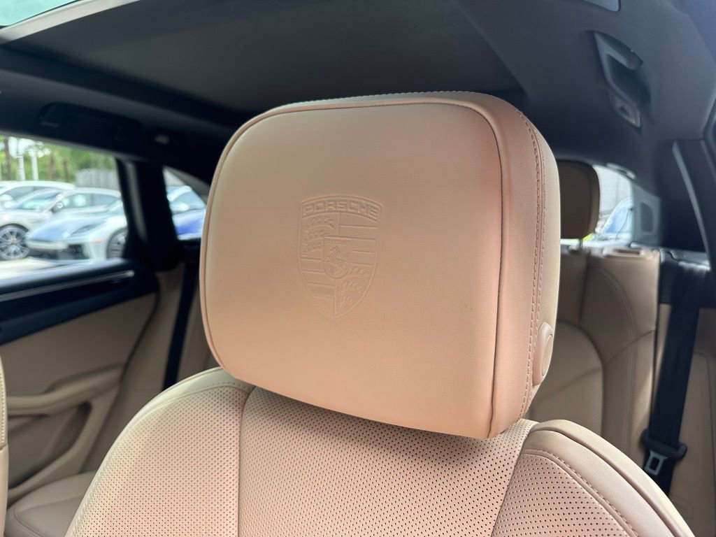 Certified 2023 Porsche Macan AWD/4WD image 23