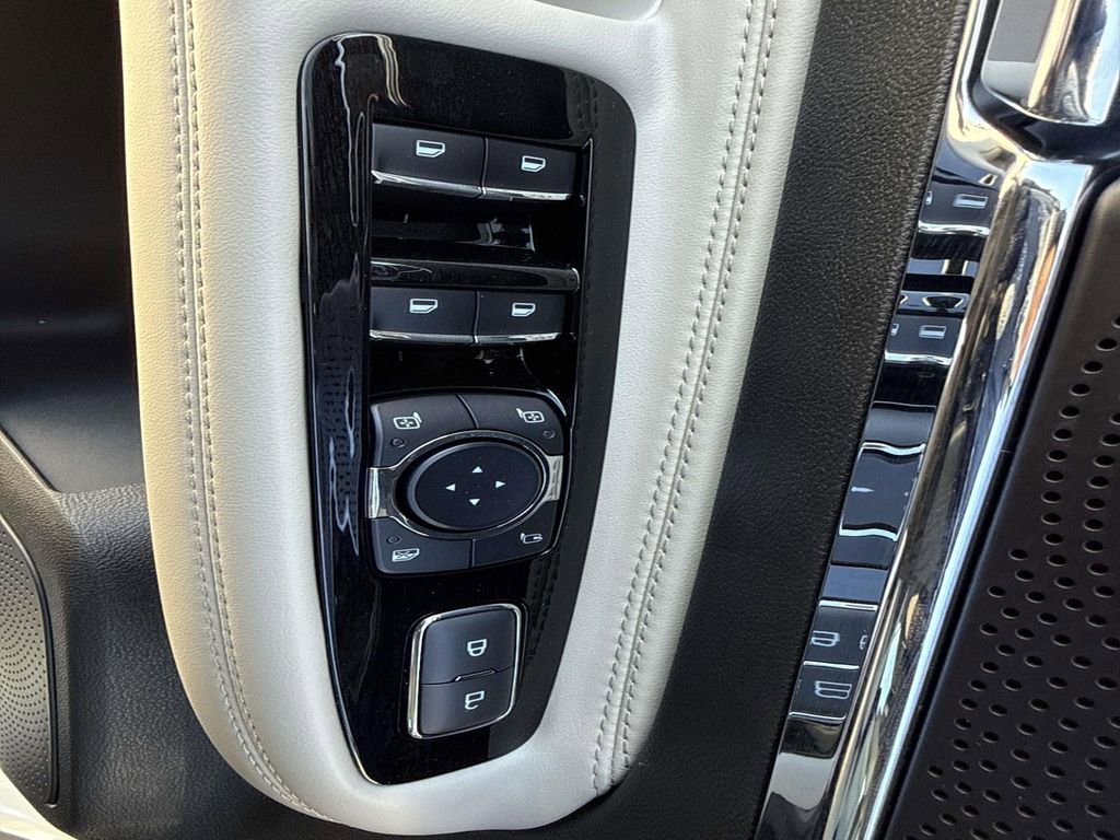 New 2026 Lincoln Corsair Premiere image 19