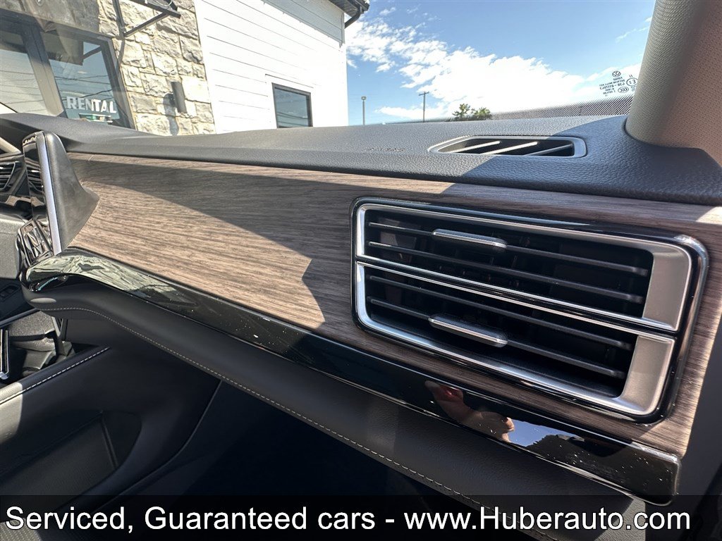 Used 2025 Volkswagen Atlas SEL AWD/4WD image 27