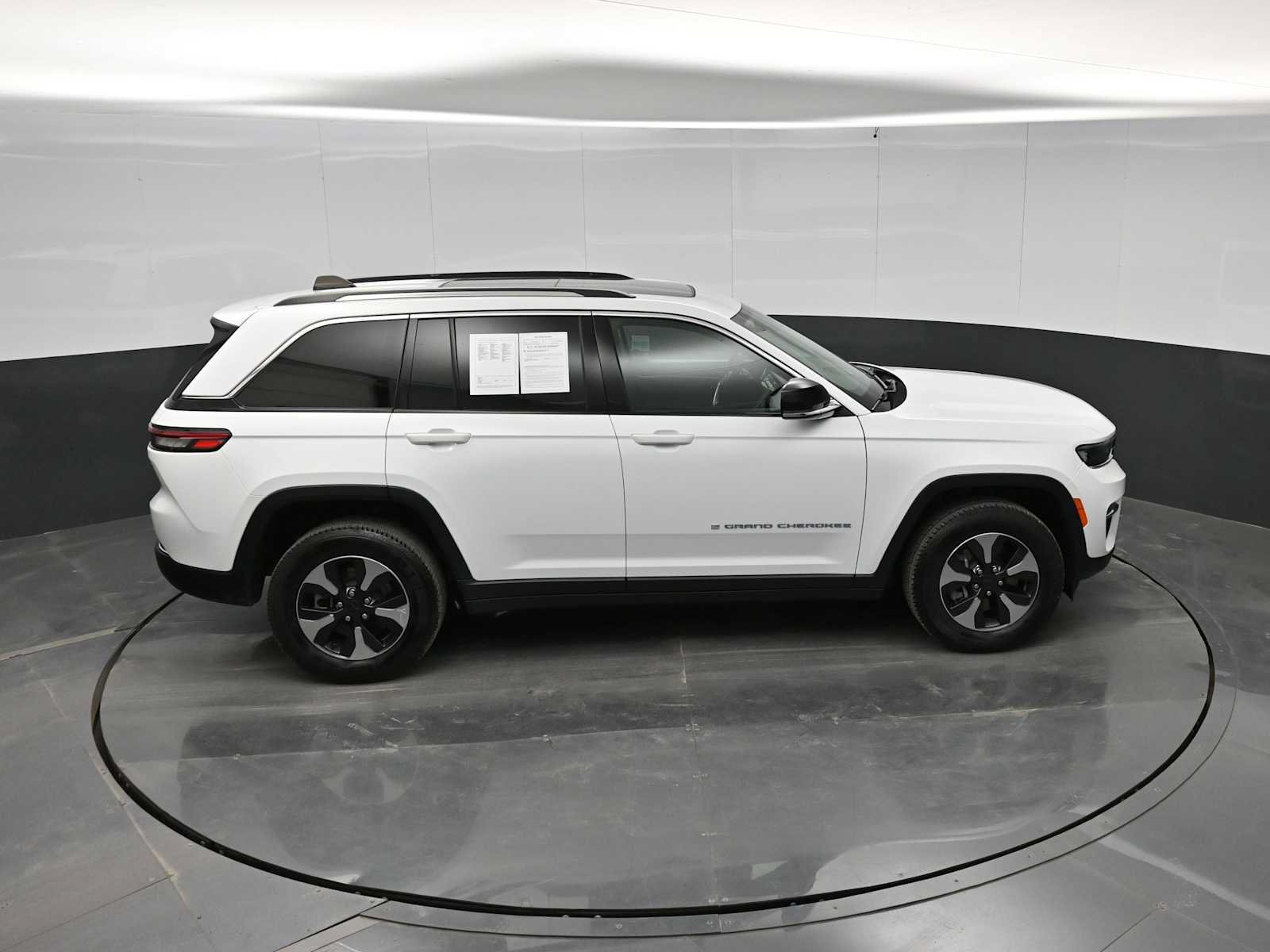 Used 2024 Jeep Grand Cherokee Limited 4xe AWD/4WD image 32