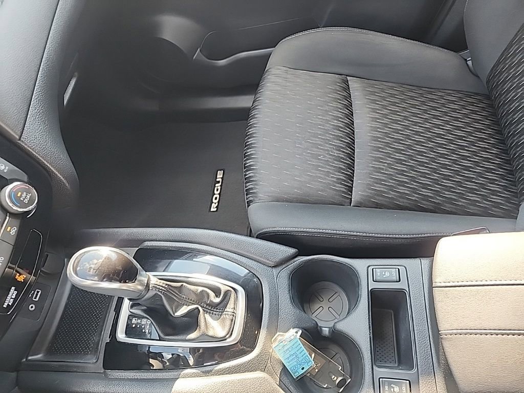 Used 2018 Nissan Rogue SV w/ Premium Package image 22