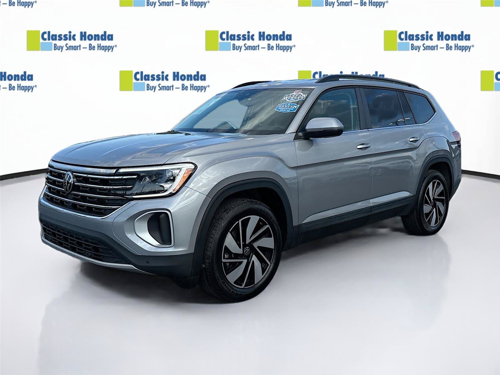 Used 2025 Volkswagen Atlas SE FWD image 3