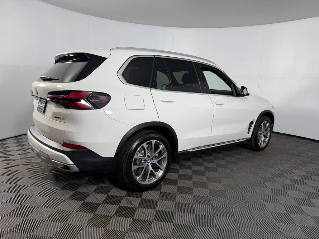 Used 2025 BMW X5 xDrive50e AWD/4WD image 4
