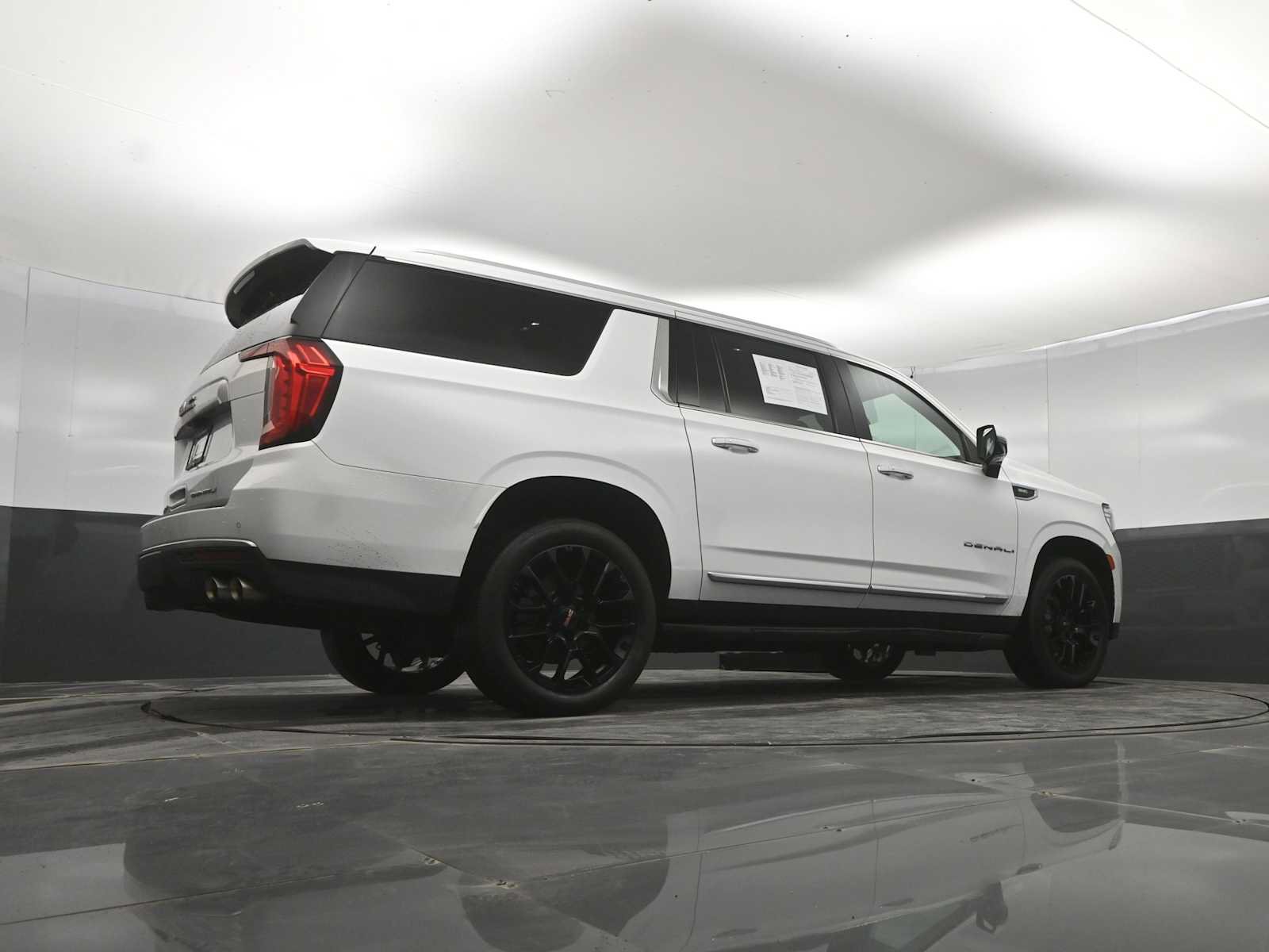 Used 2022 GMC Yukon XL Denali AWD/4WD image 39