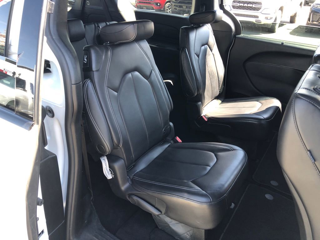 Used 2023 Chrysler Pacifica Touring-L w/ S Appearance Package FWD image 27