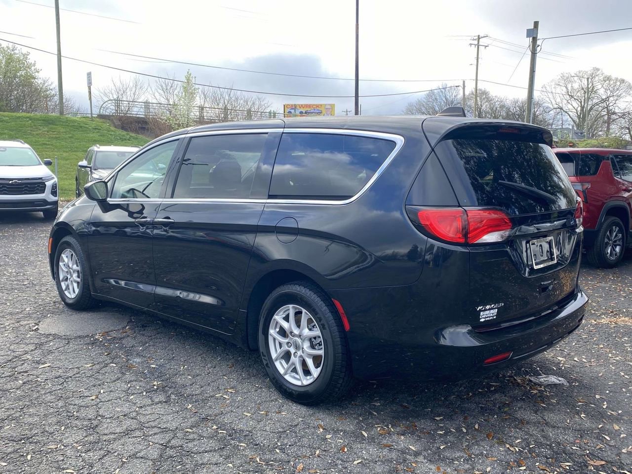 Used 2023 Chrysler Voyager LX image 4