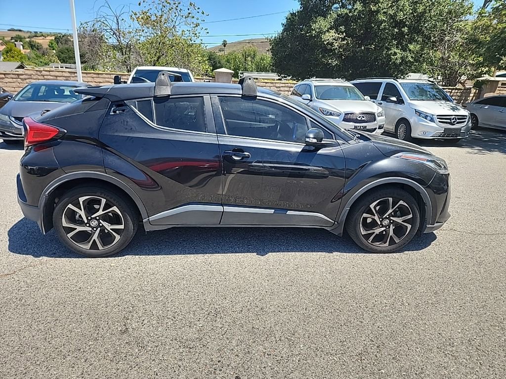 Used 2020 Toyota C-HR XLE FWD image 6