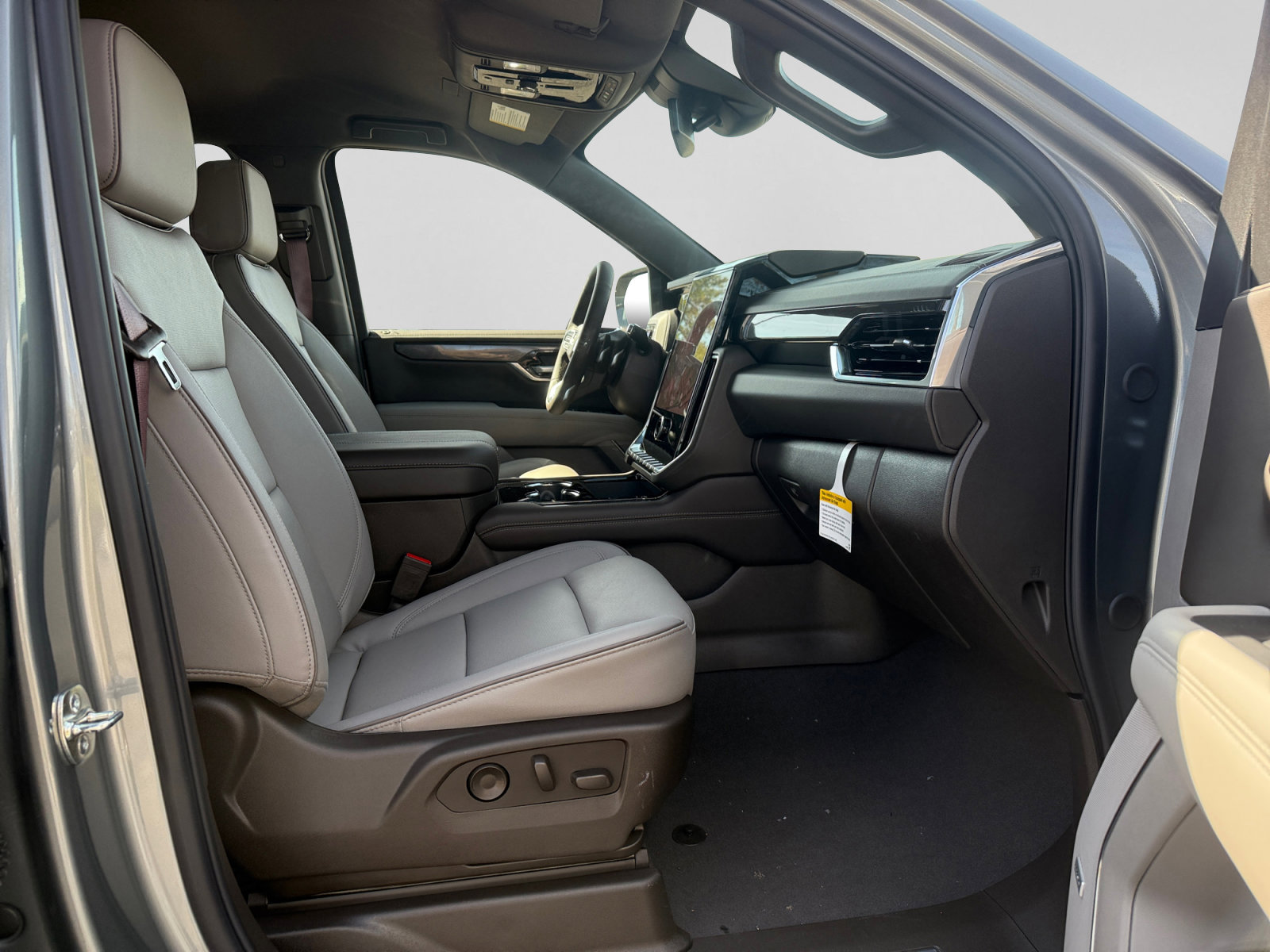 New 2026 GMC Yukon XL Elevation w/ LPO, Floor Liner Package image 17