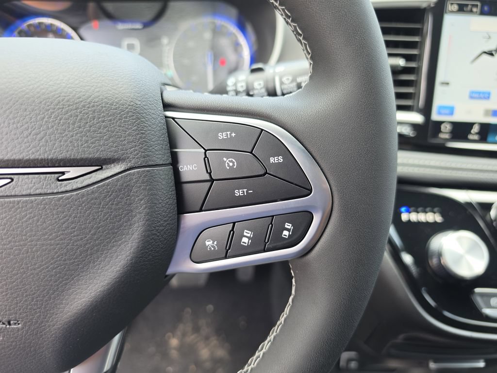 New 2027 Chrysler Pacifica Select w/ Family Tech Group FWD image 29