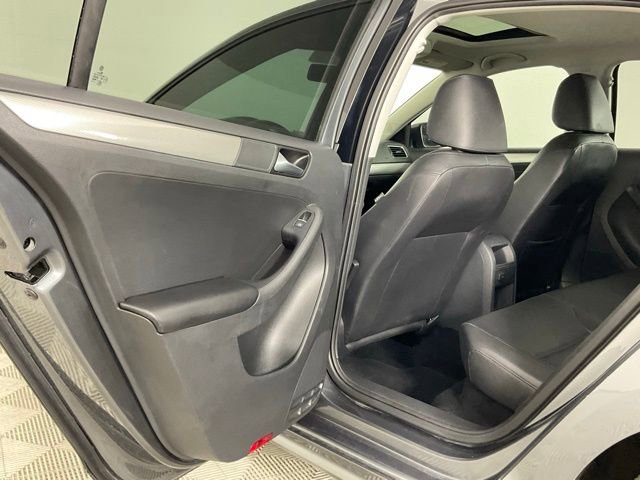 Used 2016 Volkswagen Jetta SE FWD image 13