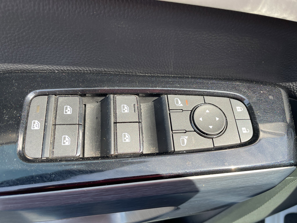 Certified 2025 Nissan Pathfinder SL image 9