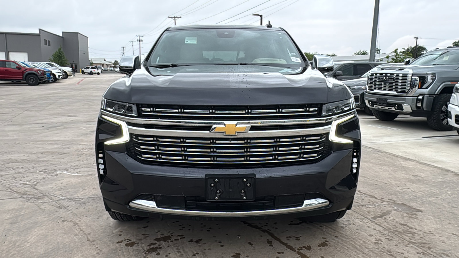 Used 2023 Chevrolet Suburban Premier w/ Premium Package 2 AWD/4WD image 2