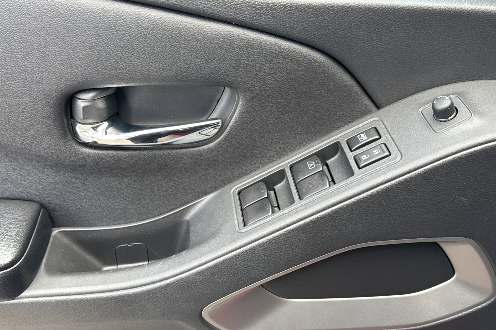 Used 2025 Nissan Frontier SV w/ SV Convenience Package image 12