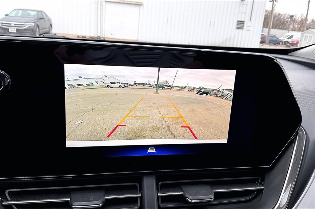 Used 2025 Chevrolet Trax ACTIV w/ Sunroof Package image 19