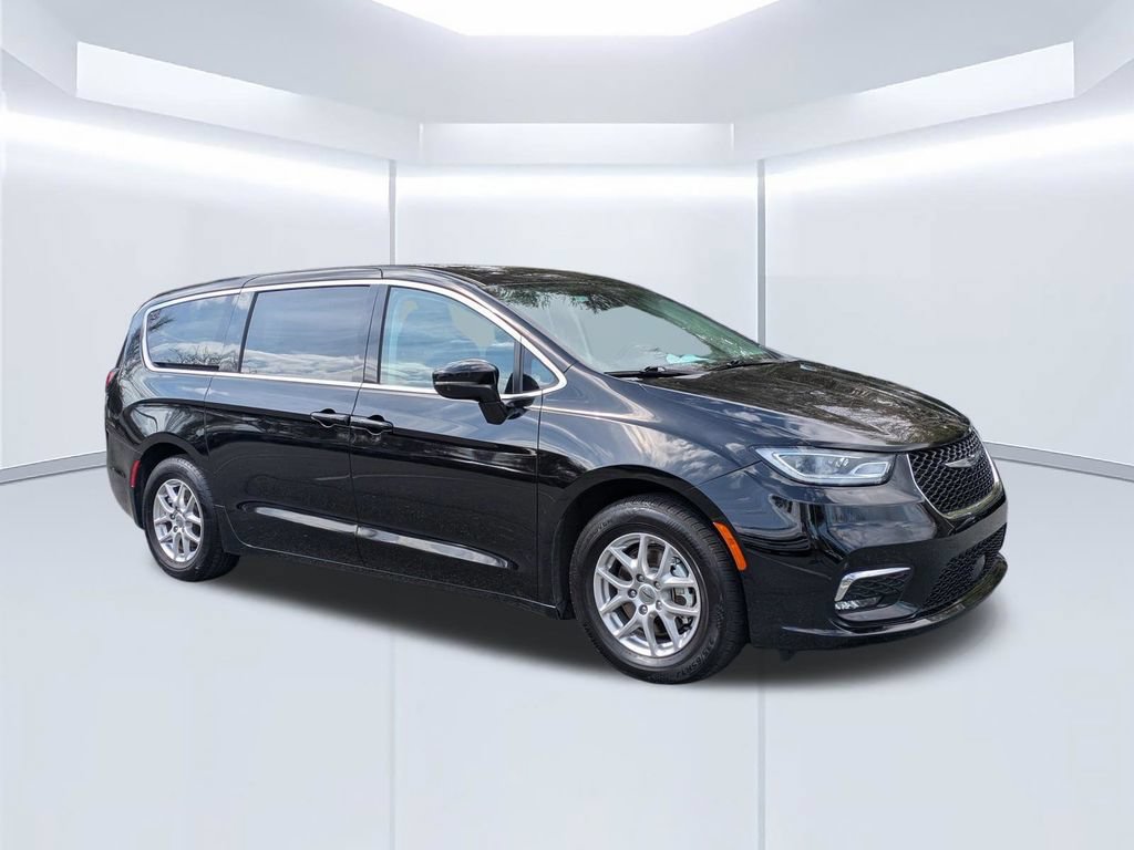 Used 2024 Chrysler Pacifica Touring-L FWD image 10