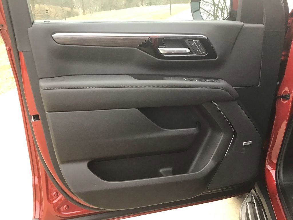 New 2026 Chevrolet Suburban LT w/ Comfort Package image 31