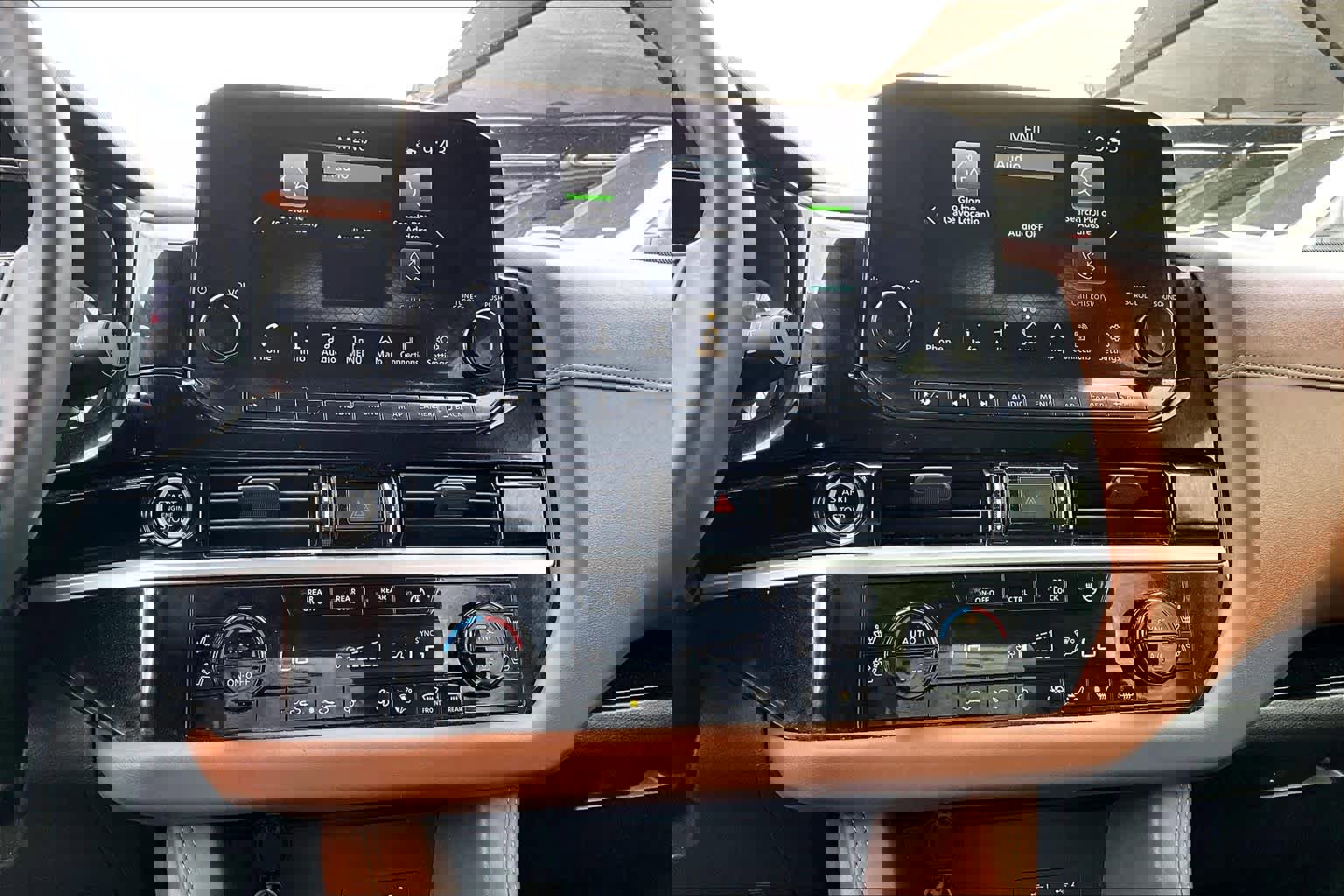 Used 2024 Nissan Pathfinder Platinum w/ Cargo Package image 31